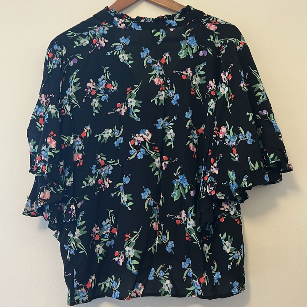 Anthropologie Maeve Aviero Flutter Sleeve Button Down in Floral - Picture 8 of 10
